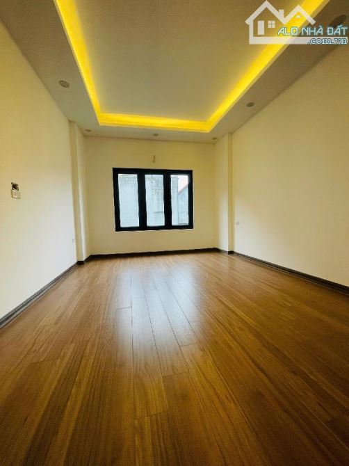 Bán nhà cổ nhuế, dân xây, sát phố, 1 nhà ra ô tô, sổ vuông, vượng khí, 37m2, nhỉnh 5 tỷ - 2