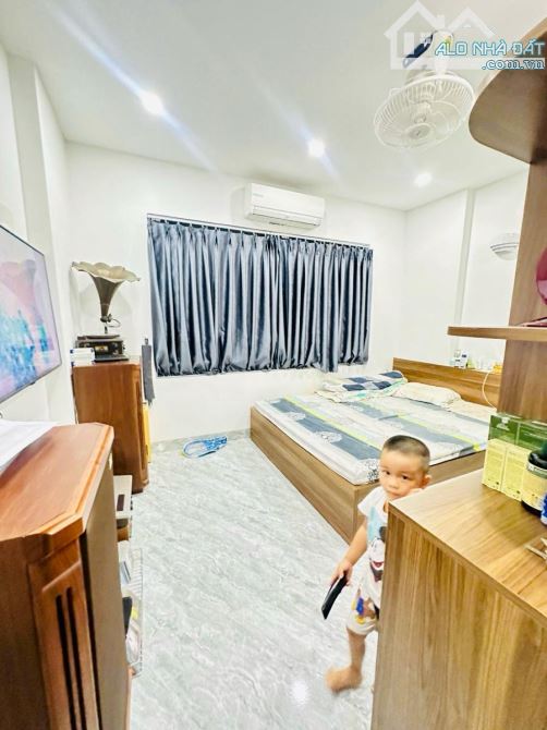 🔔Bán gấp nhà Lĩnh nam - HM: 42.5 m2 - 4 T- Chỉ 4.4 Tỷ - Gần phố - SĐCC - Ngõ thoáng - 2