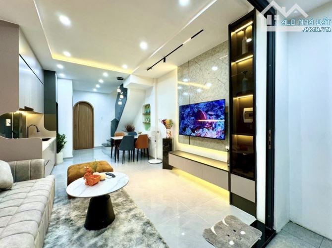 Siêu phẩm nhà đẹp 40m2, mặt tiền 4m, gần Hàng Xanh, 5.28 Tỷ - 2