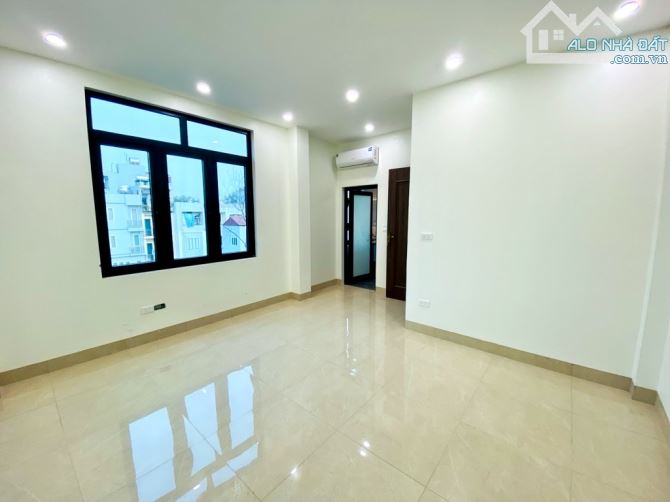 Bán nhà Việt Hưng 5 tầng đẹp long lanh, dân xây, cạnh oto giá nhô 6 tỷ - 3