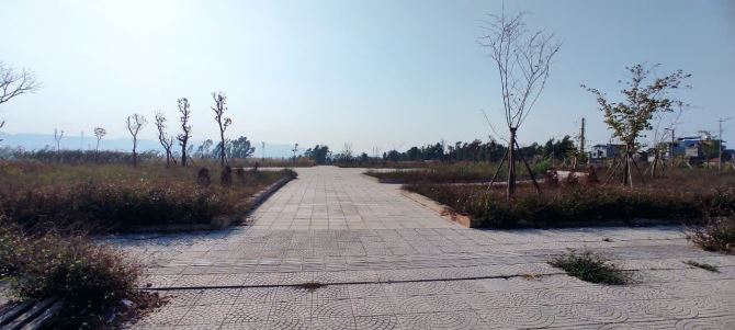 Bán đất tái định cư Thôn Làng 120m2  mặt tiền 6m giá cận tết. - 1