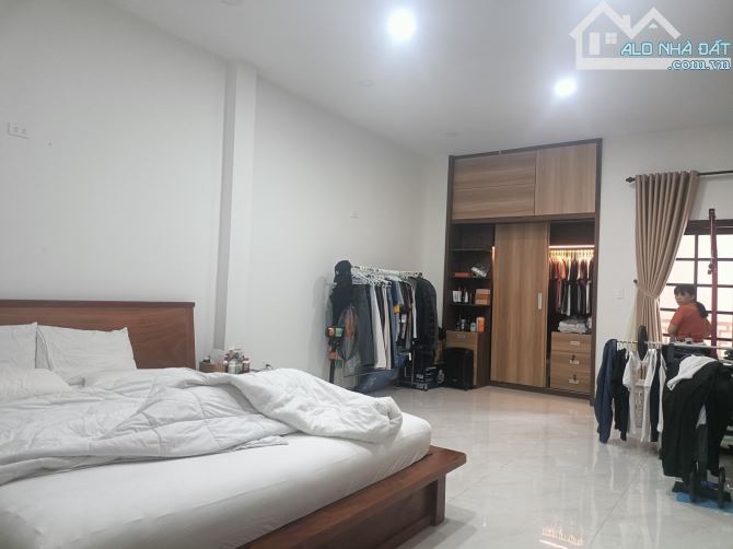 Bán nhà 4 tầng, 100m2 mặt tiền Tiểu La - 4