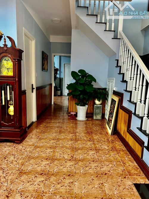 Cần bán căn Villa sân vườn trung tâm tp Đà Lạt. Gần Quảng Trường Lâm Viên và Hồ Xuân Hương - 4