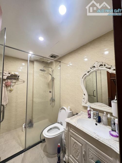 Gia đình bán nhà phân lô Phùng Chí Kiên-Hoàng Sâm 65m2 ôtô vào nhà, 6T Thang Máy chỉ 20 tỉ - 5