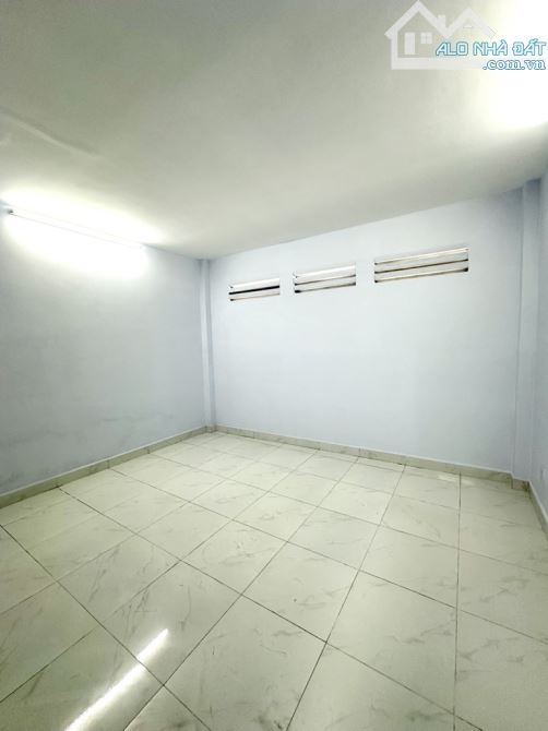 ĐỐI DIỆN VẠN PHÚC CITY HẺM XE HƠI PHÂN LÔ 60M2 3 TẦNG NGANG 4M 4PN CHỈ NHỈNH 6 TỶ có TL - 6