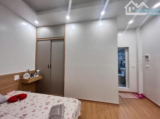 Thụy Khuê - 2 mặt thoáng - 10m ra phố- 4 tầng - nhà đẹp - 33m2 - 8,2 tỷ - 7