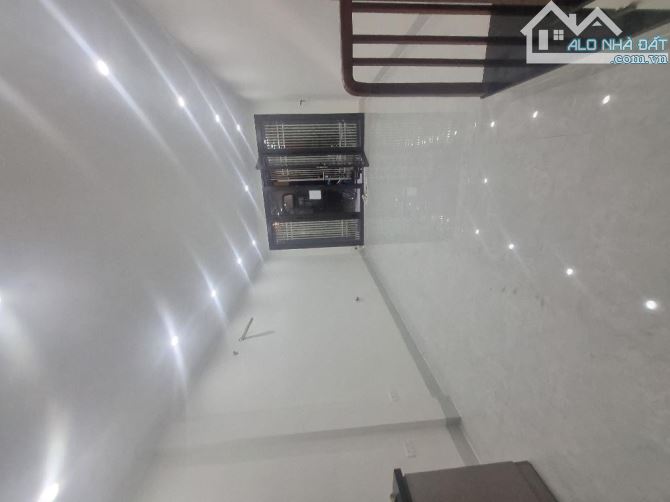 Bán nhà Bát Khối Long Biên lô góc 2 thoáng 41m2, 4 tầng, giá 6 tỷ 3 về ở luôn
