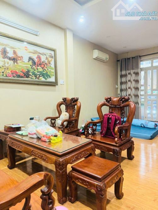 🏡🏡🏡 MẶT TIỀN KINH DOANH SẦM UẤT - XE CỘ QUA LẠI ĐÔNG NGHỊT - KHU VIP BÀU CÁT + 53M2 4 T