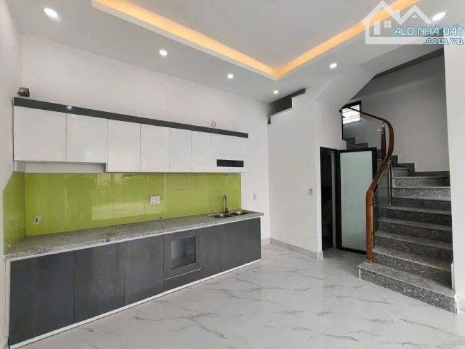 🇻🇳 HIẾM NHÀ THẠCH BÀN - 40 M2 - NHỈNH 5 TỶ❤️- MẶT TIỀN 4.1 M - CĂN GÓC 3 THOÁNG SÁNG