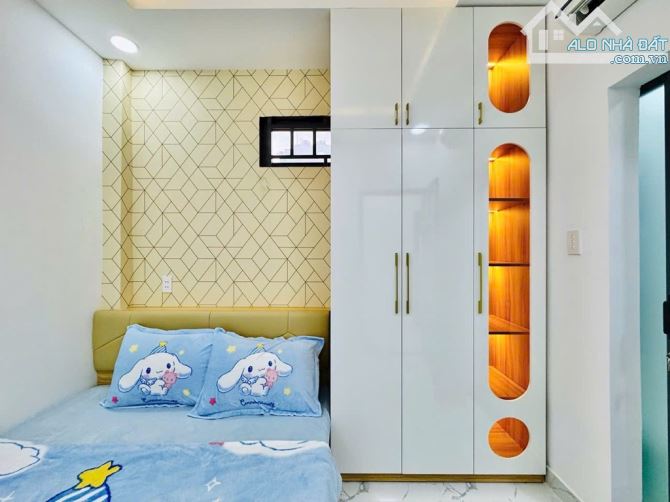 BÁN NHÀ 5 TẦNG, 40M2 ( 4M X 10M ), SÁT PHAN XÍCH LONG PHÚ NHUẬN, 4 PHÒNG NGỦ, CHỈ 6.X TỶ