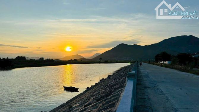 Bán lô đất view sông Cái đường bờ kè Vĩnh Thạnh, Nha Trang _ giá 27 triệu/m