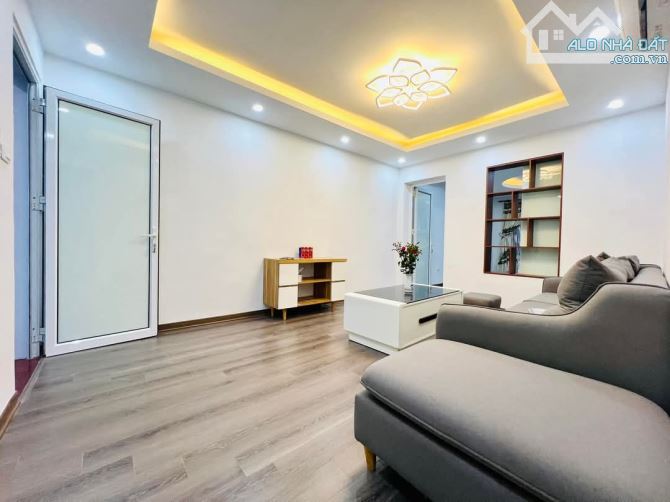 Bán căn TT mặt phố Thanh Nhàn, Hai Bà Trưng, 120m2, 3 ngủ, 2 ban công, chỉ 4,15 tỷ