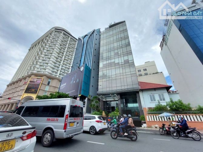 Bán khuôn đất xây Building mặt tiền 111bis Lý Chính Thắng, Quận 3. 12x30m, 120 tỷ