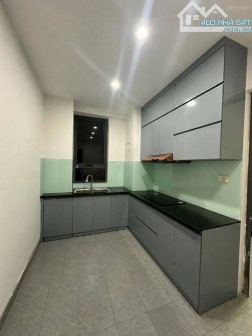 Bán nhà khu 3 Thị trấn Trạm Trôi 35 m2, 5 tầng giá 4.4 tỷ, trung tâm của Hoài Đức.