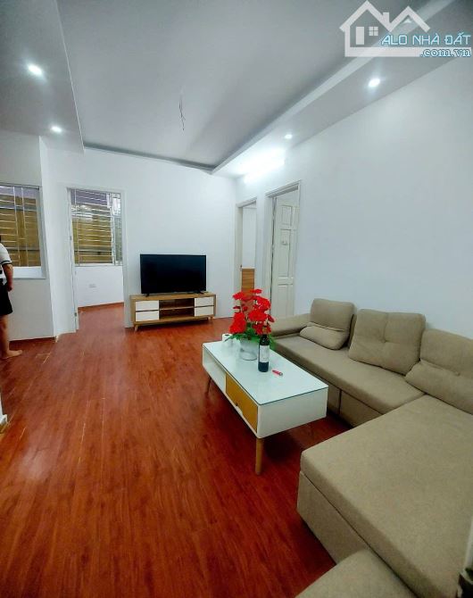 Cho thuê căn hộ CCMN Khương Hạ 60m2, 3 ngủ, 10tr - ô tô đỗ cửa, vào ngay