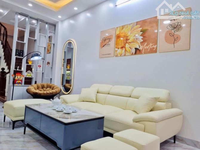 HẠ CHÀO GẦN 1 TỶ - BÁN NHÀ PHÂN LÔ 42M2 Ô TÔ ĐỖ CỬA - LƯƠNG THẾ VINH - GIÁ MỚI 9.6 TỶ - 1