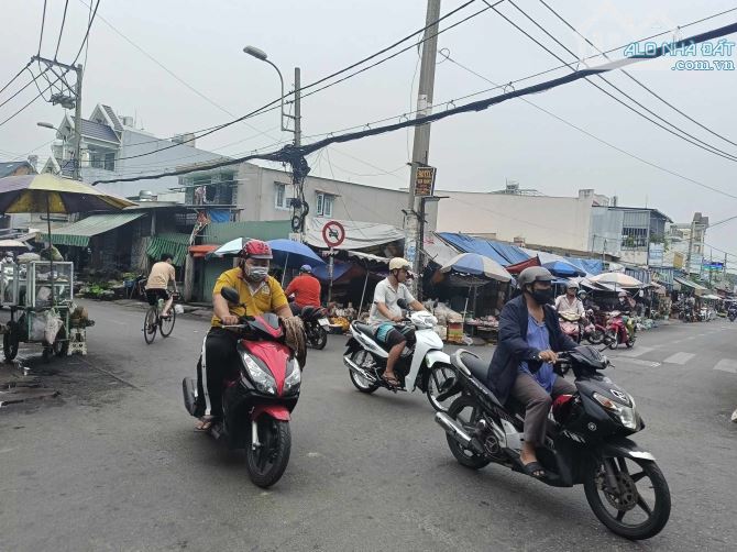 NHÀ MỚI ĐÓN TẾT.BÌNH CHÁNH - 184M2 - 2 Mặt HẺM - NHÀ MỚI - GẦN CHỢ - 2