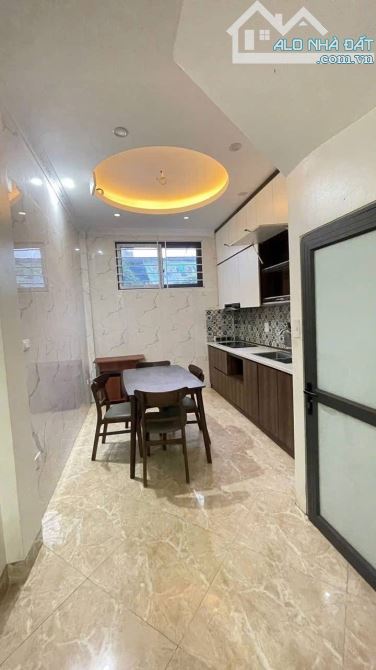 6 tỷ 3 nhà đẹp 35m2-4T-4 ngủ ,nội thất đẹp- sát chợ Đại Từ - Hoàng Mai- Gần ô tô - 2