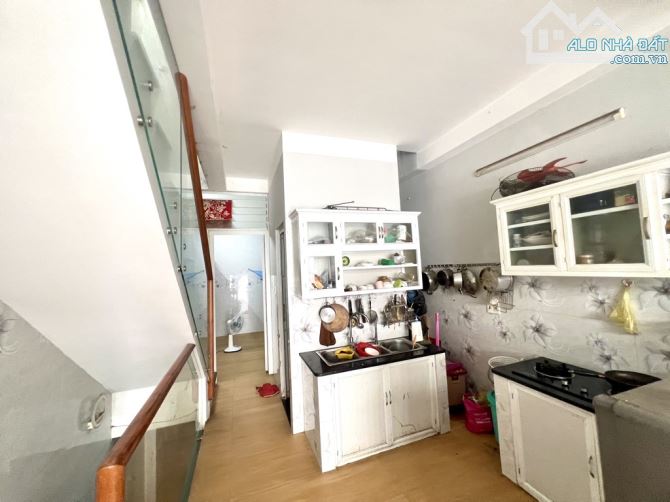 ĐỐI DIỆN VẠN PHÚC CITY HẺM XE HƠI 3 TẦNG BÊ TÔNG CỐT THÉP 4 PHÒNG NGỦ 56M2 - 2