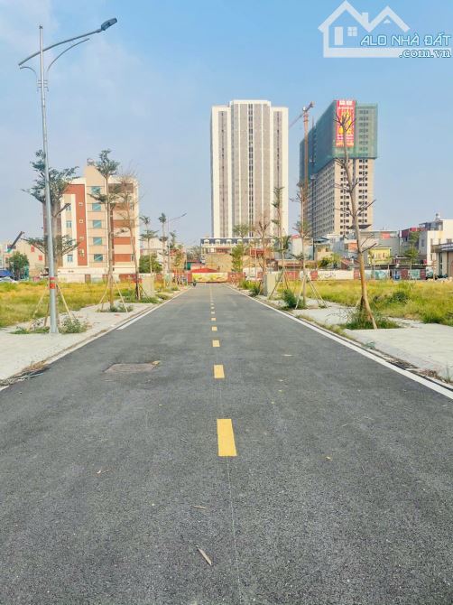 Bán đất mặt đường Lê Thánh Tông (TĐC Kho 3 Lạc Viên) - 70m2 (5x14) - vị trí đẹp - 2