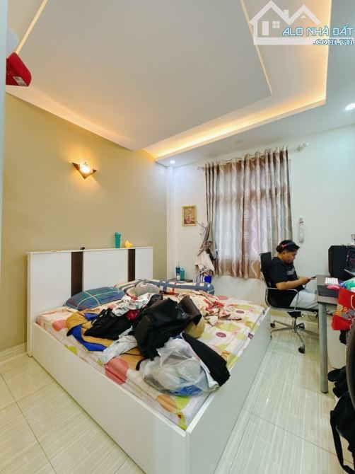 Chủ định cư NN cần bán gấp nhà mới Khánh Hội Q.4 dtst 130m2 chỉ nhỉnh 5T - 3