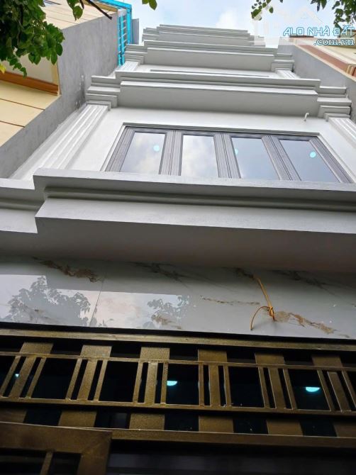 BÁN NHÀ GẦN KĐT DƯƠNG NỘI - 37M2, 4 TẦNG - Chỉ 5 T.Ỷ - Ô TÔ ĐỖ 30M - 3