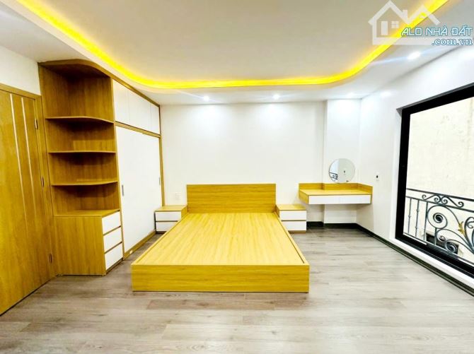 Bán Nhà Đội Cấn - Dân xây 2 thoáng - 50m ô tô - 41m2 - 6.1 Tỷ. - 3