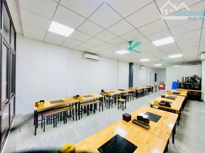 Mặt phố Văn Hội, Giao Phường : Đức Thắng, Đông Ngạc, Bắc Từ Liêm. DT : 106m2. Giá: 15,3 tỷ - 4