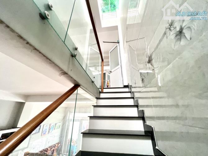 ĐỐI DIỆN VẠN PHÚC CITY HẺM XE HƠI 3 TẦNG BÊ TÔNG CỐT THÉP 4 PHÒNG NGỦ 56M2 - 4