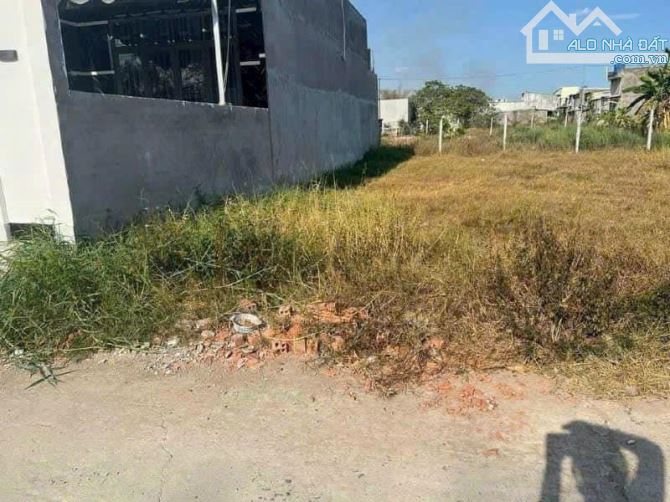 BÁN LÔ ĐẤT KẾ BÊN KHU CÔNG NGHIỆP 140M2 - GIÁ 1 TỶ 500 TRIỆU GỌI CHO EM XEM ĐẤT