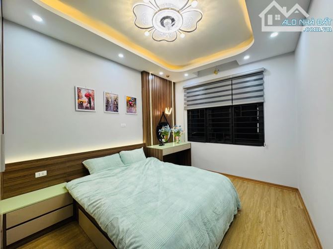 Bán nhà đẹp đường Kim Giang, gần ô tô tránh, gần KĐT Đại Kim, 32m2, 5 tầng, giá 6.65 tỷ.