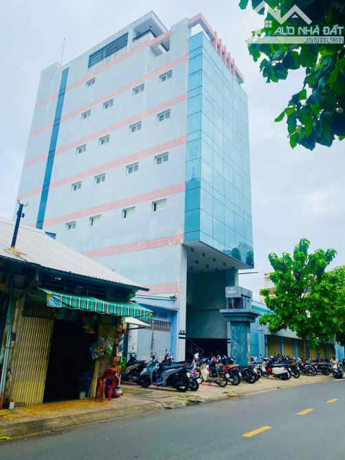 Bán tòa Building DUY NHẤT 1000m2 sàn ngay TRẦN HƯNG ĐẠO, P6, Quận 5 (8*18m) 75 tỷ