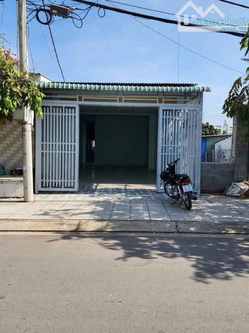 Cần tiền bán gấp căn nhà 94m2, đường Nguyễn Thị Sóc Hóc Môn giá 990 triệu