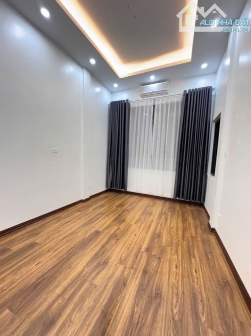 NHÀ MỚI ĐẸP, Ô TÔ ĐỖ GẦN PHỐ CHÙA BỘC, ĐỐNG ĐA(23M2*4T), NHỈNH 5 TỶ