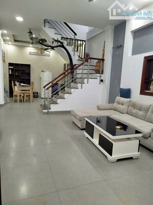 Bán nhà mặt phố An Dương, Tây Hồ 21,5 tỷ, 71m2x3 tầng view đẹp, sổ đỏ vuông đẹp