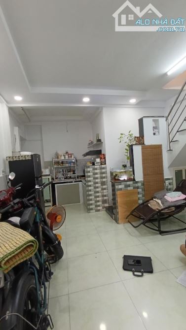 QUÁ RẺ !!! HƠN 2 TỶ CÓ NHÀ HƯNG PHÚ , P9Q8 , DTSD 60M2 , NHÀ MỚI LUNG LINH , KO QH , SHR