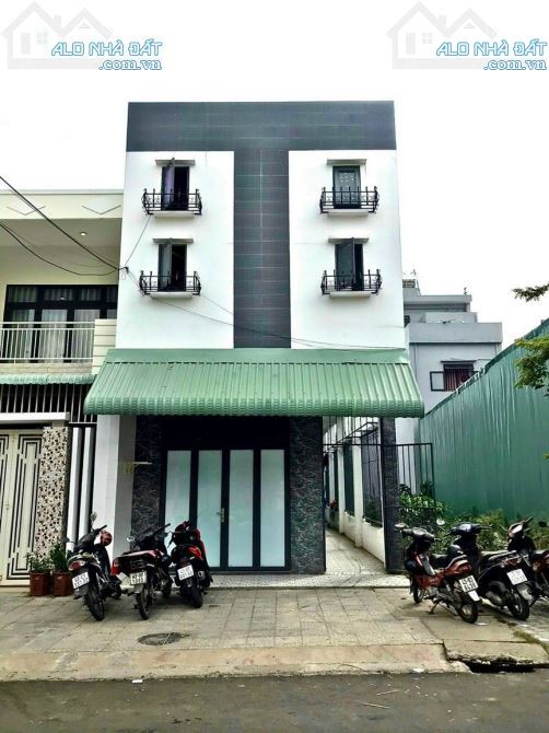 Bán gấp NHÀ TRỌ 9 PHÒNG ĐANG CHO THUÊ 250m2 mặt tiền đường XUÂN THỚI HÓC MÔN