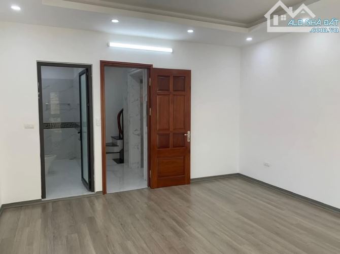 Bán nhà hào năm 43m2*5t,  thang máy kinh doanh giá 8,5 tỷ