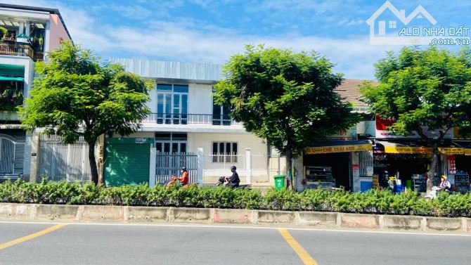 BÁN LÔ ĐẤT 300M2 FULL THỔ CƯ MẶT TIỀN LÊ VĂN VIỆT QUẬN 9 GIÁ TỐT CHỈ 52 TỶ THƯƠNG LƯỢNG