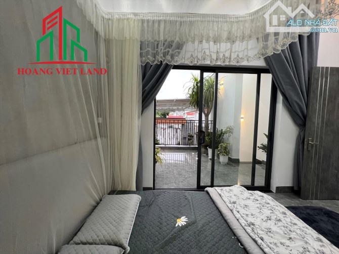 NHÀ ĐẸP FULL NỘI THẤT HẺM PHẠM HỒNG THÁI - DT: 200m2 - H: TÂY - 3,7 TỶ - 11