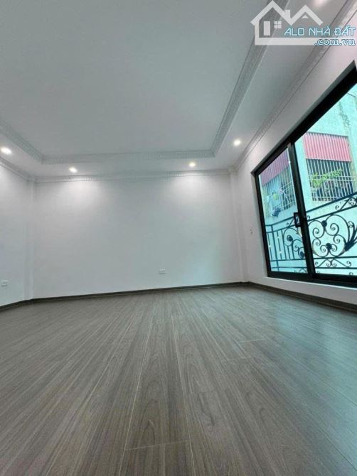 BÁN NHÀ :Tựu Liệt, 40m2, cấp 5, vị trí đẹp, Gara oto cạnh nhà. Hơn 5 tỷ - 1