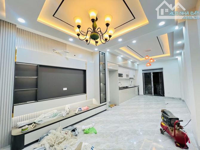 SIÊU PHẨM ĐỨC GIANG 35M2 x 6T GARA ÔTÔ NHÀ MỚI Ở LUÔN THANG MÁY KINH DOANH 8,9TỶ - 1