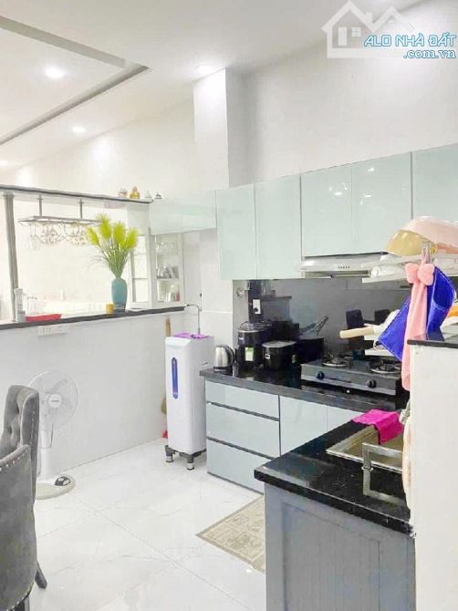 Nhà riêng tại đường 3/2 - Quận 10, thông số HOA HÂU: 4x13, hẻm xe hơi đỗ cửa - 2
