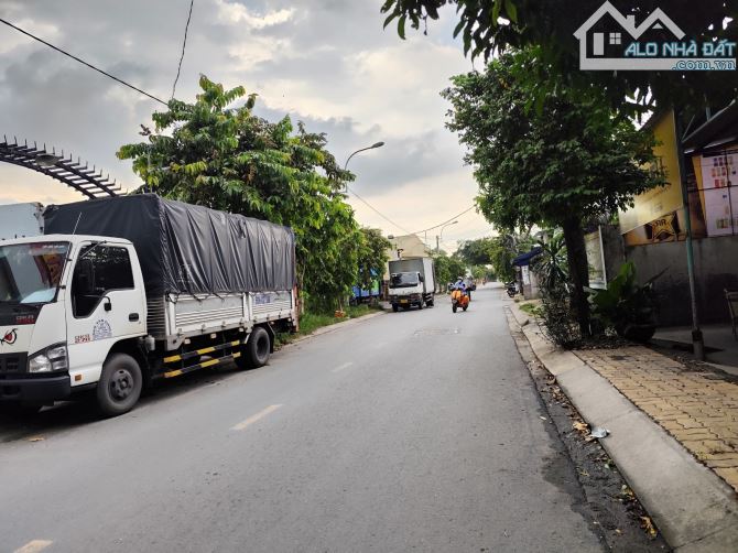 NHÀ MẶT TIỀN ĐƯỜNG CONTAINER THỚI TAM THÔN 9 - HÓC MÔN - NGANG 8 - 184M2 - NHỈNH 40TR/M2 - 2