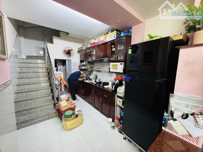 Khu đồng bộ đẹp - Đường Ba Tháng Hai (đắc địa); DIỆN TÍCH 55m2*3tầng - HXH vòng quanh - 2