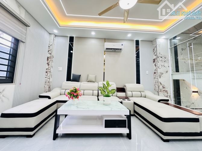 HẺM XE HƠI - NHÀ ĐẸP FULL NỘI THẤT - XE HƠI NGỦ TRONG NHÀ NHỈNH 6 TỶ - 3