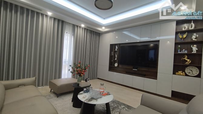 NHÀ ĐẸP HƠN 100M2, 6 tầng - XE 7 CHỖ VÀO NHÀ - THOÁNG TRƯỚC SAU - TẶNG FULL NỘI THẤT - 3