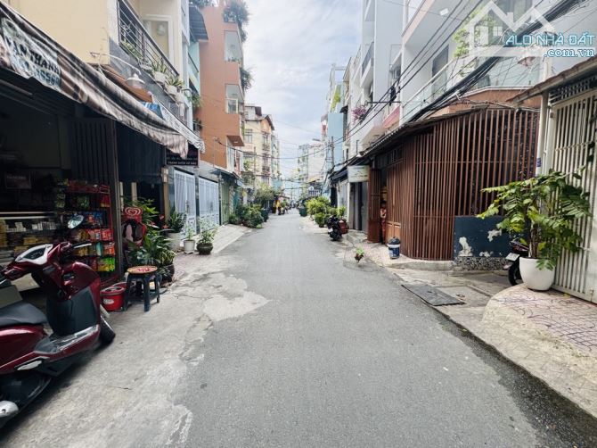 Khu đồng bộ đẹp - Đường Ba Tháng Hai (đắc địa); DIỆN TÍCH 55m2*3tầng - HXH vòng quanh - 3