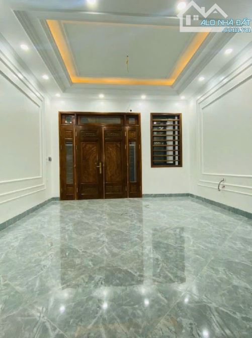 BÁN NHÀ :Tựu Liệt, 40m2, cấp 5, vị trí đẹp, Gara oto cạnh nhà. Hơn 5 tỷ - 4