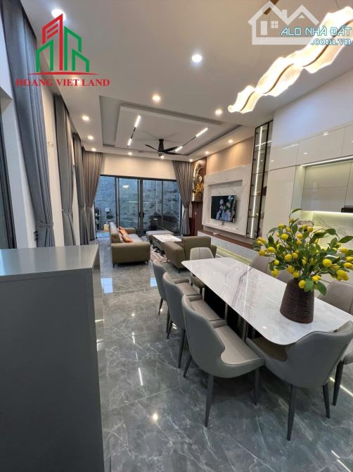 NHÀ ĐẸP FULL NỘI THẤT HẺM PHẠM HỒNG THÁI - DT: 200m2 - H: TÂY - 3,7 TỶ - 4